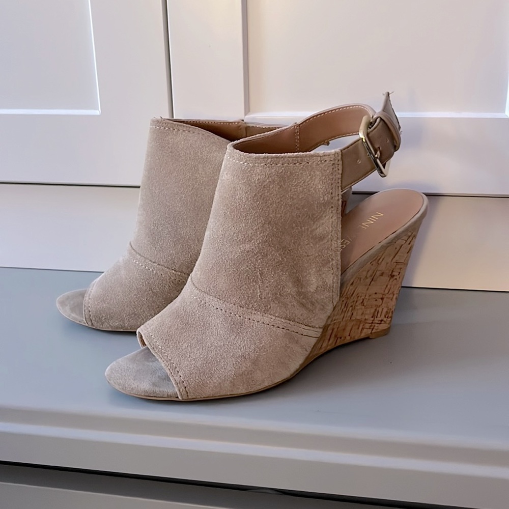 Nine West suede wedges,7